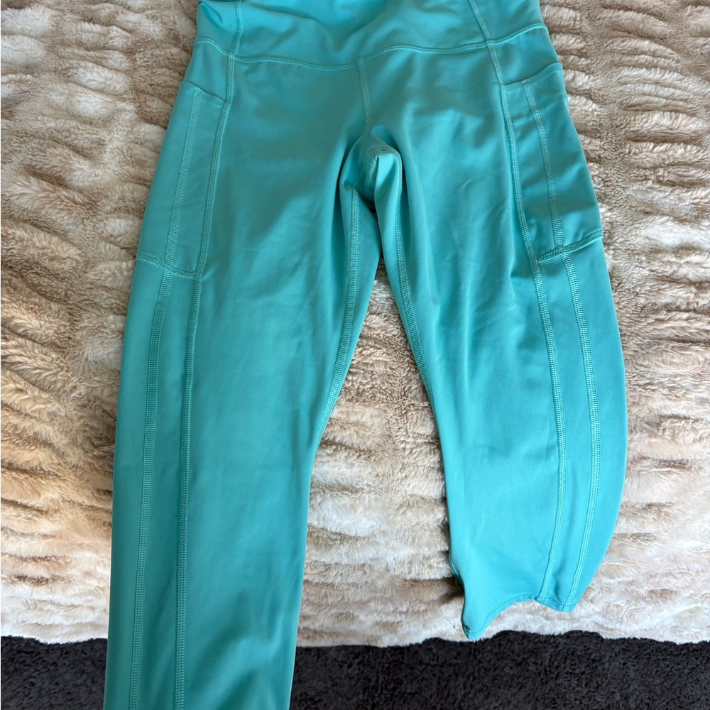 Athleta Ultimate Stash Capri Leggings with Side Pockets